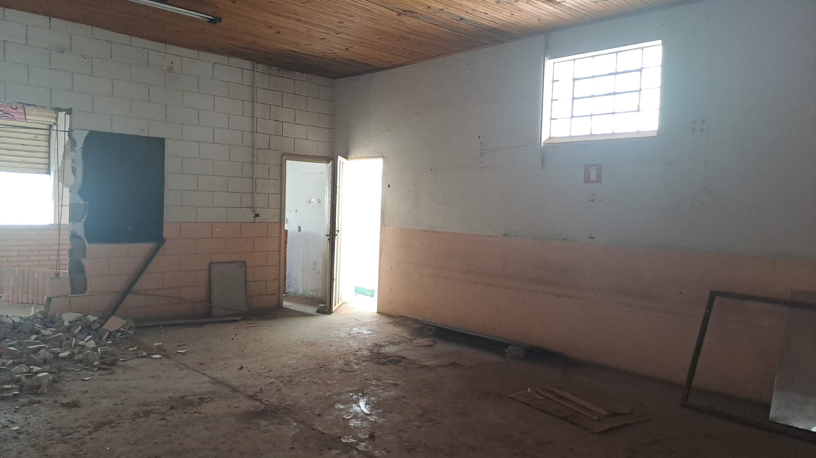 Barracão comercial 430 m² no Bairro Martins | foto 2