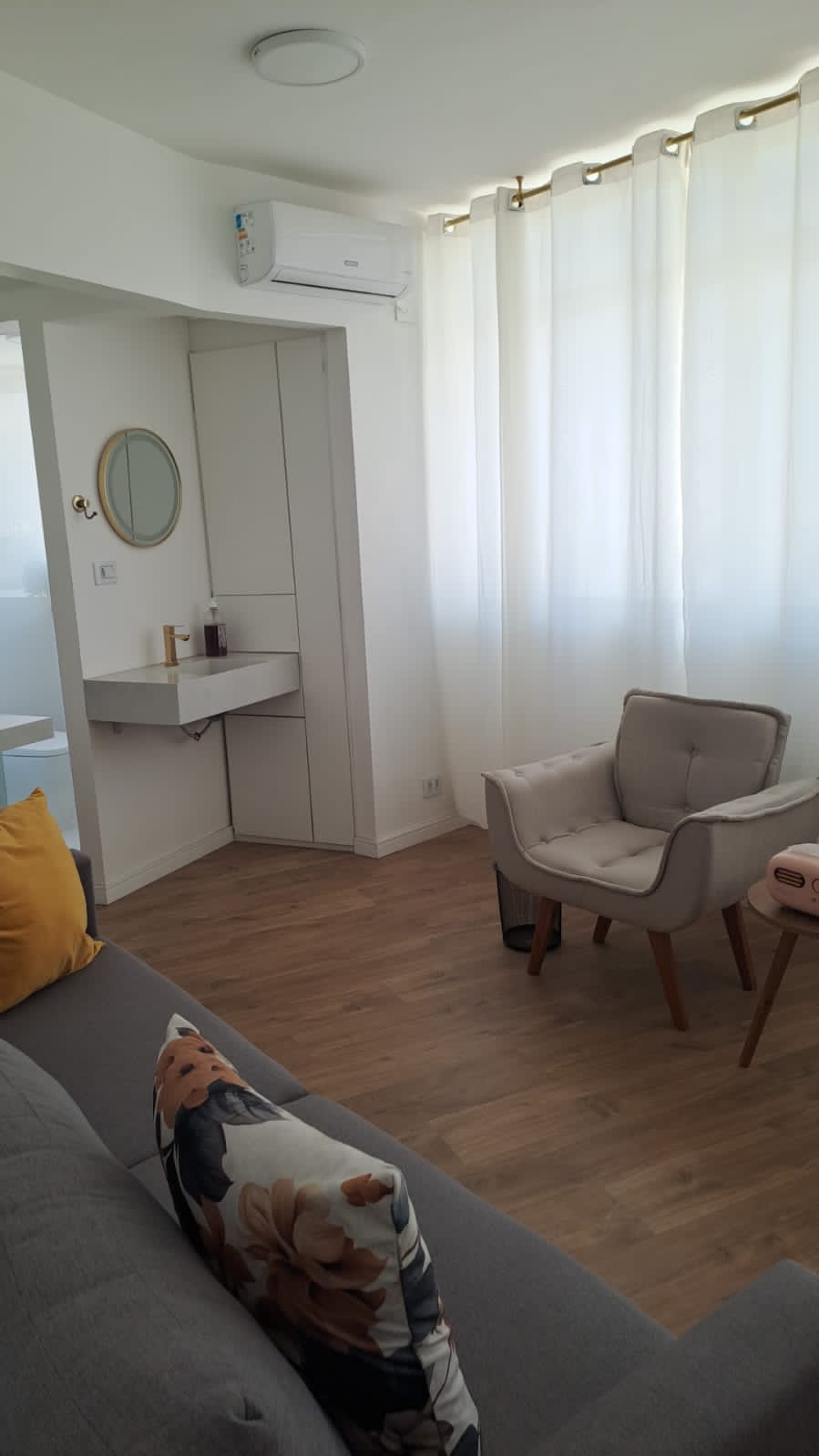 Sala decorada de 38 m² no Edifício Chams, no Centro | foto 3