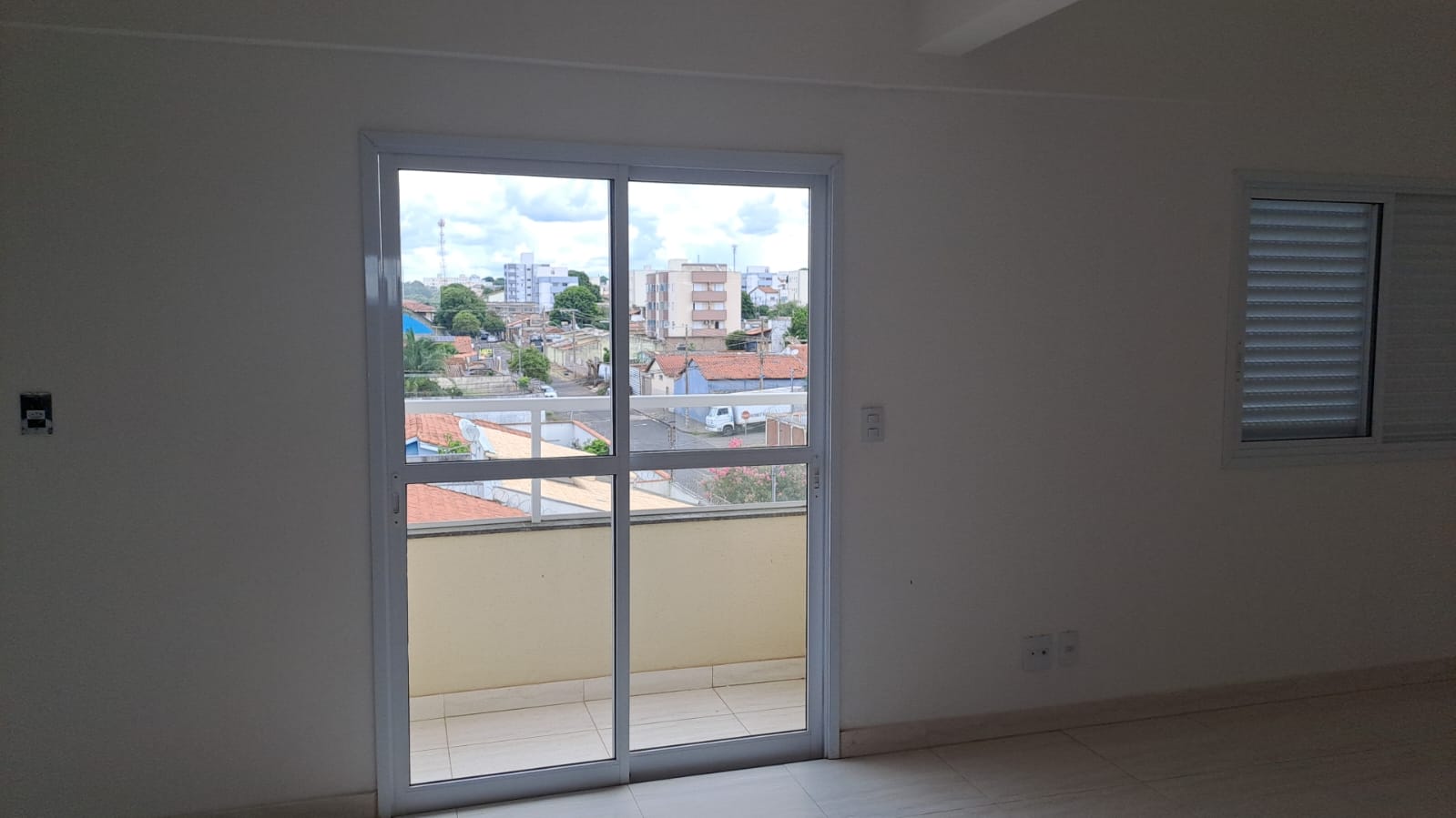 Cobertura nova de 3 quartos (1 suíte) com varanda no Bairro Tubalina | foto 5