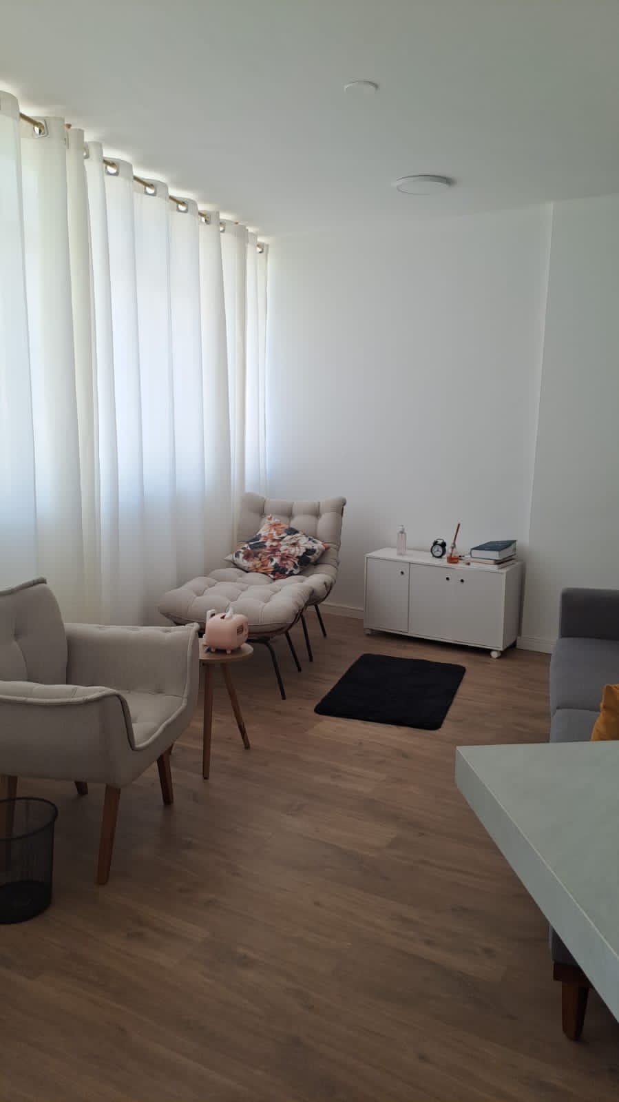 Sala decorada de 38 m² no Edifício Chams, no Centro | foto 4