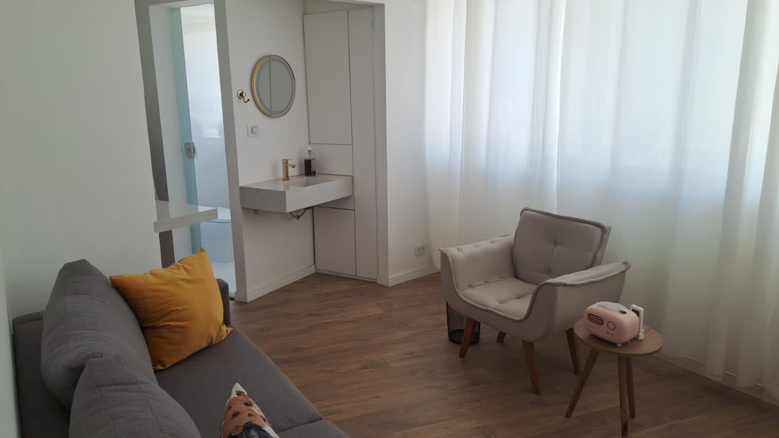 Sala decorada de 38 m² no Edifício Chams, no Centro | foto 1