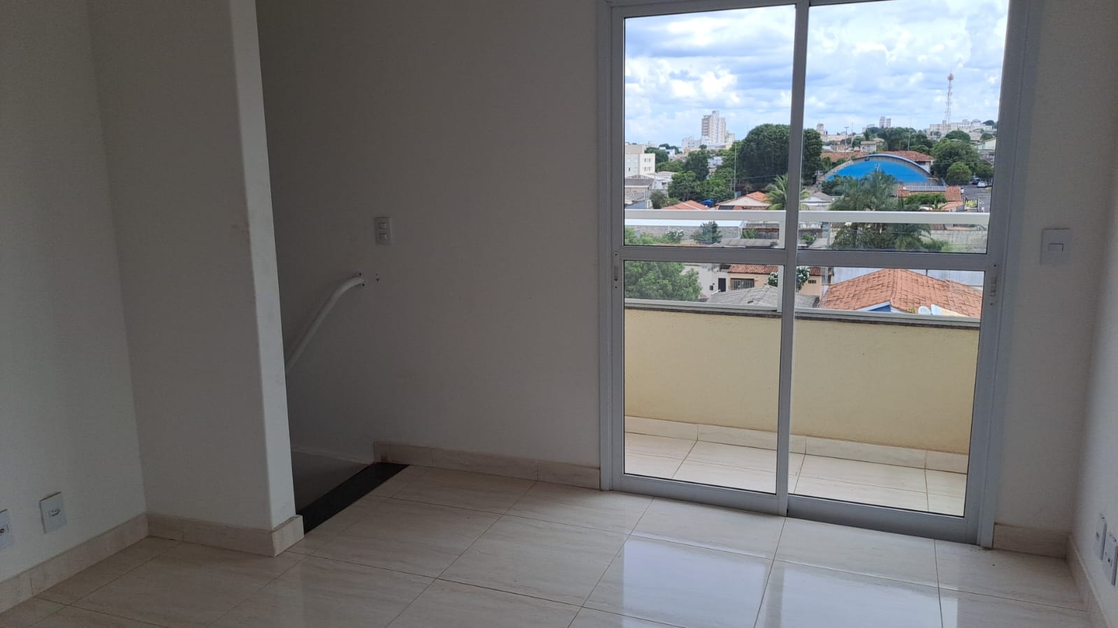 Cobertura nova de 3 quartos (1 suíte) com varanda no Bairro Tubalina | foto 12